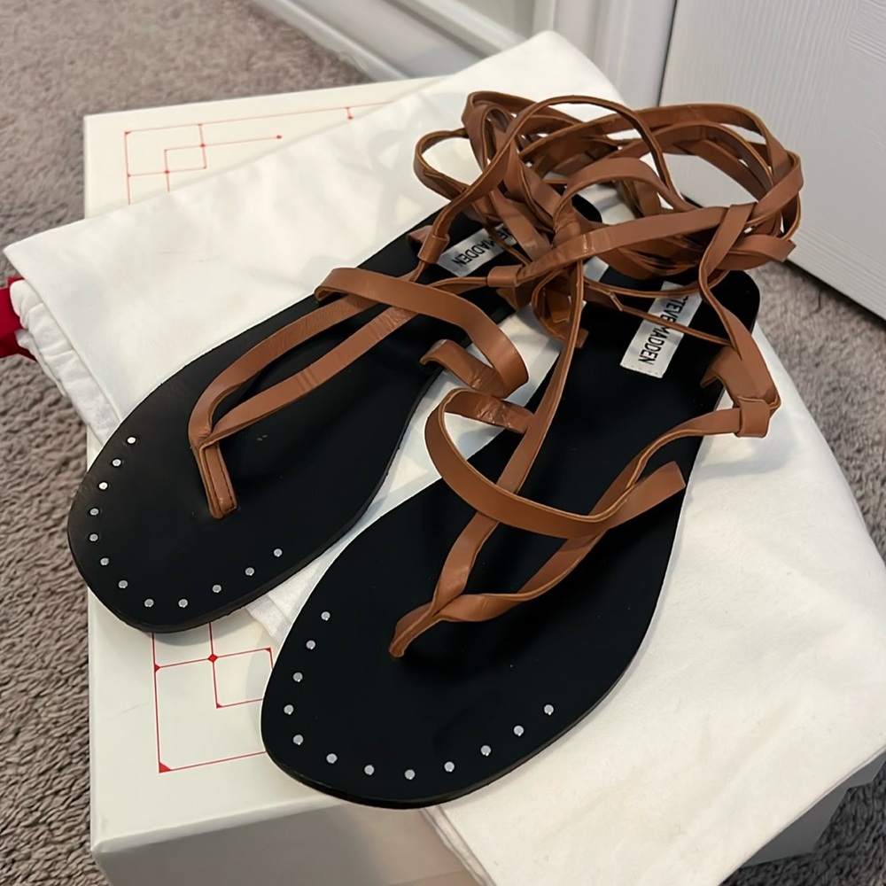 Steve Madden Gladiator style sandle.  excellent condition.  Sz 9.5